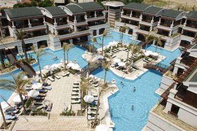 Het hotel beschikt over meerdere zwembaden